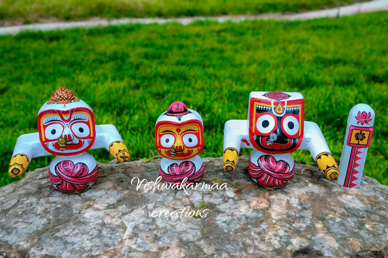 Neem wooden throne & dress Handcrafted Chaturdhamurti (6 in) - Image 2