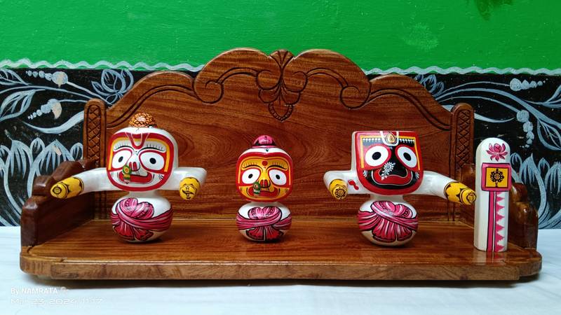 Neem wooden throne & dress Handcrafted Chaturdhamurti (6 in) - Image 3