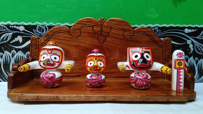 Neem wooden throne & dress Handcrafted Chaturdhamurti (6 in) - Image 3